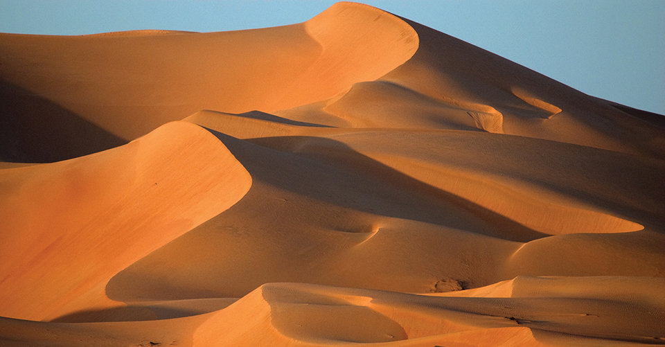 singing sand dunes qatar