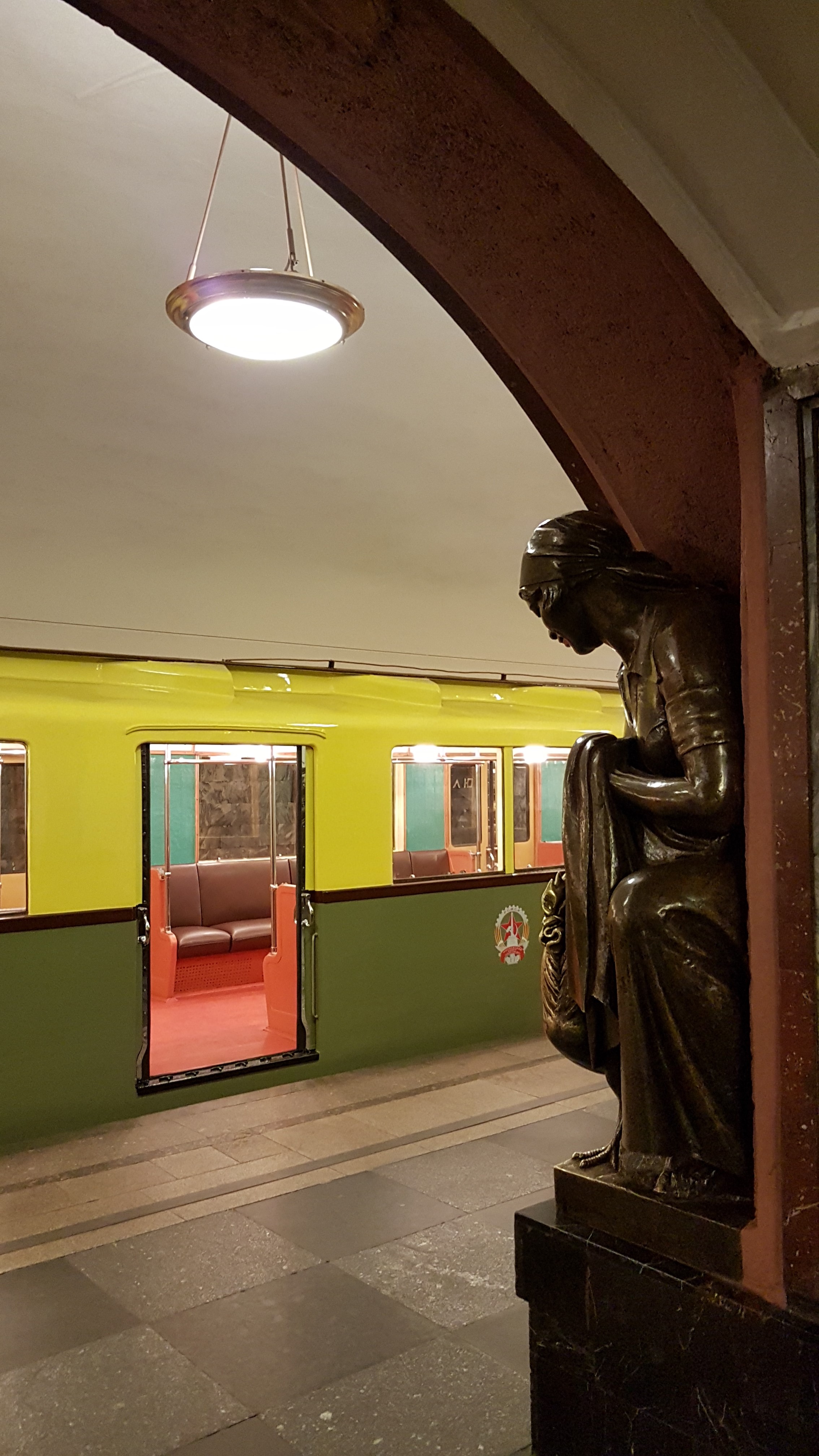 iconic metro stations Ploschad Revolutsii